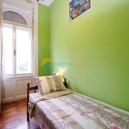 Lea - Two Bedroom Paolo