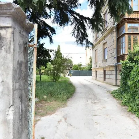 Lea - Two Bedroom Paolo Apartment *