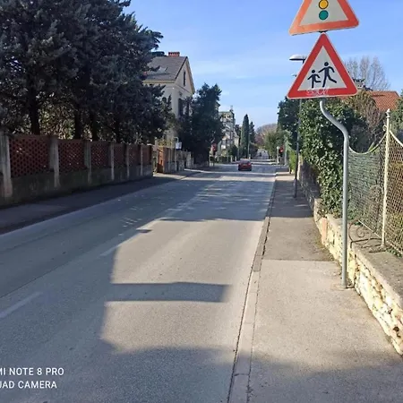 Daire Lea - Two Bedroom Paolo *