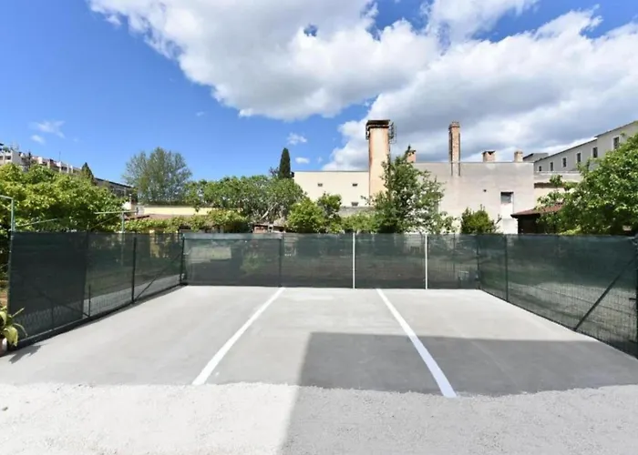 Lea - Two Bedroom Paolo Apartment