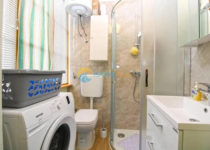 Lea - Two Bedroom Paolo Apartment *