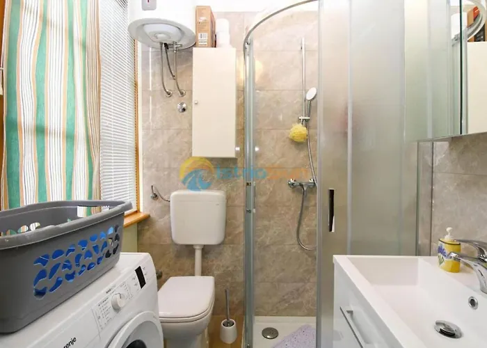 Lea - Two Bedroom Paolo Apartment *