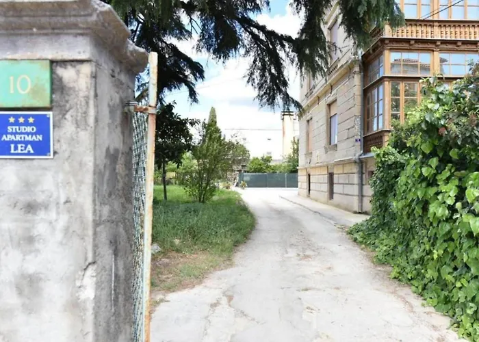 Lea - Two Bedroom Paolo Apartment *